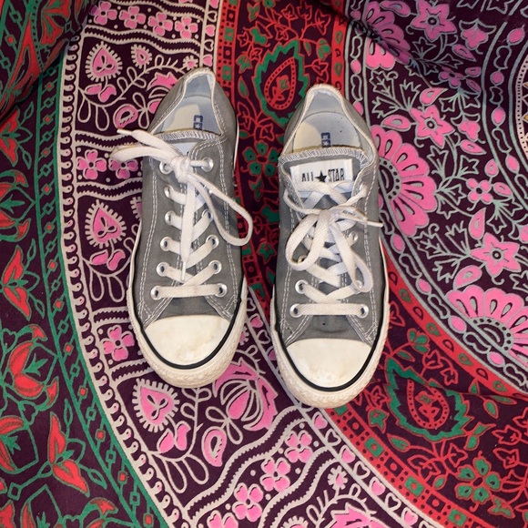Size 7 women’s converse - Picture 1 of 3